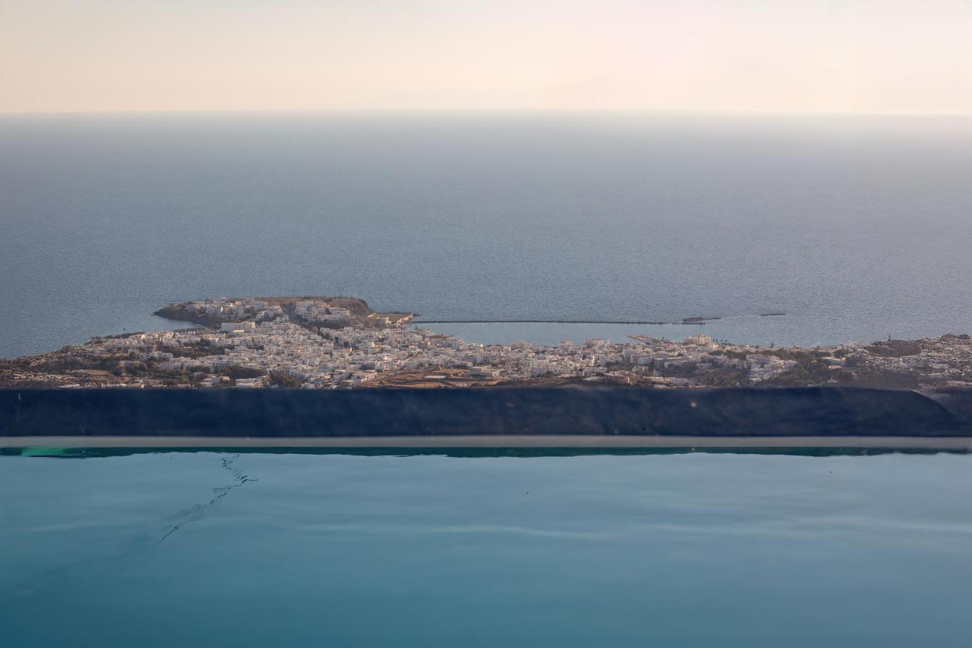 Leonora Tinos Villa