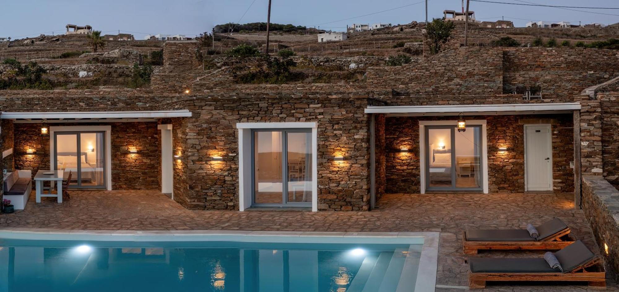 Leonora Tinos Villa
